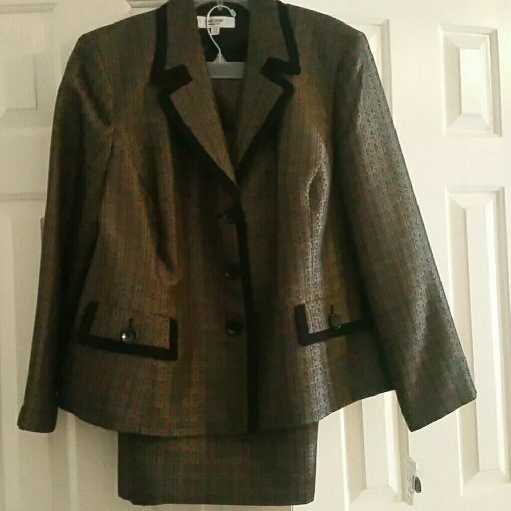 Jones Studio Skirt Suit